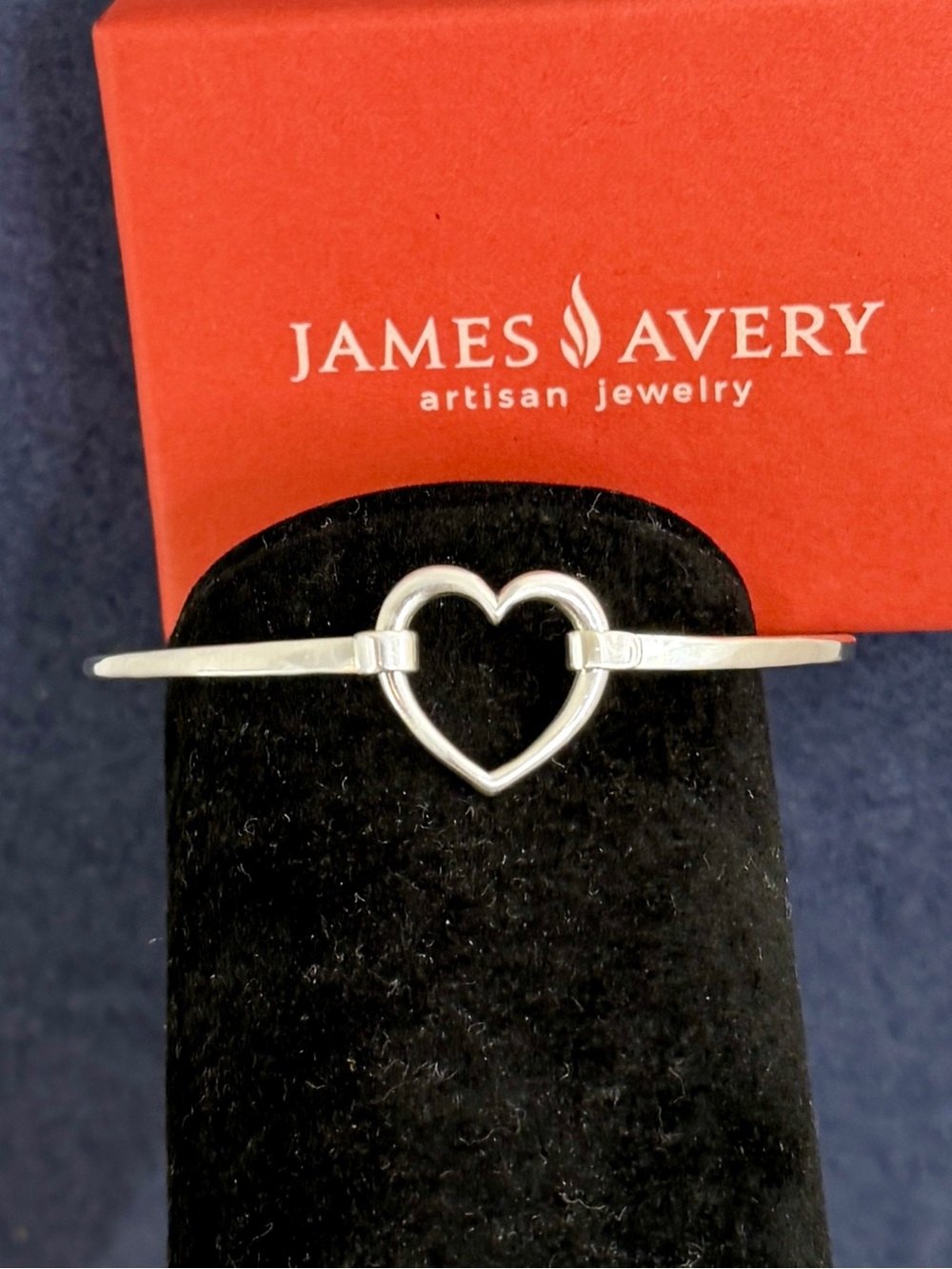 JAMES AVERY Sterling Silver Open Heart Hook-on Bangle Bracelet Medium; RETIRED